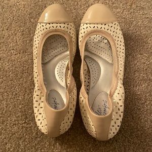 Women’s (size 8) flats